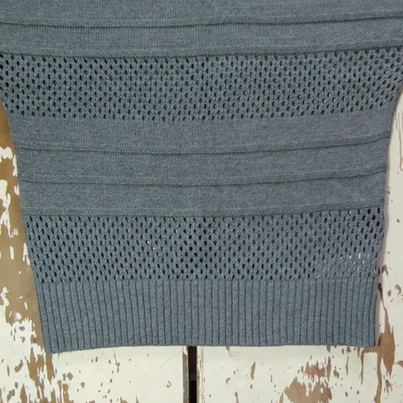 Guess Cut-Out Scoop Neck Perfect Gray Sweater - Picture 4 of 7